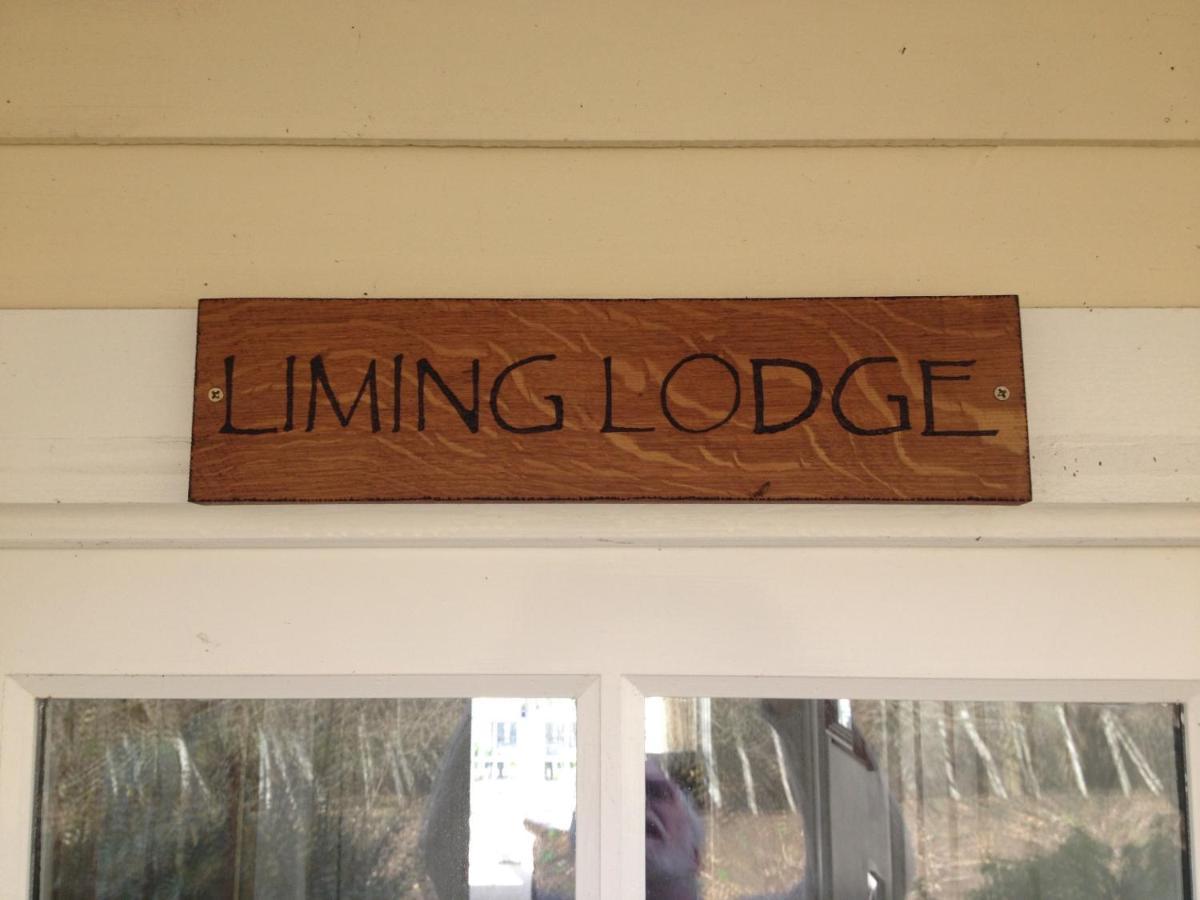 Liming Lodge - Lakeside Home In The Cotswolds South Cerney Exterior photo